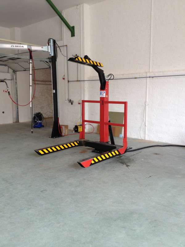 SEDA naklápěč autovraků – Holohlavy